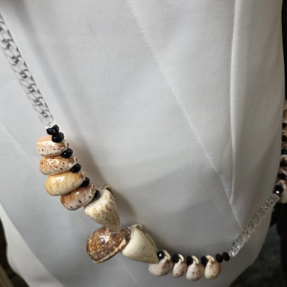 ✨Vintage Cowrie Shell, Crystals, Acrylic Spirals Statement Necklace W/ Leather✨️ - Picture 6 of 15